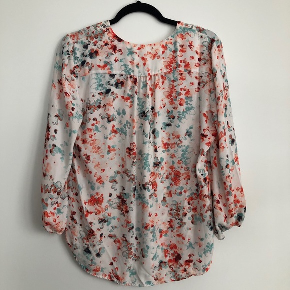 ✨2/$40✨ IVANKA TRUMP FLORAL BLOUSE V NECK - Picture 2 of 6